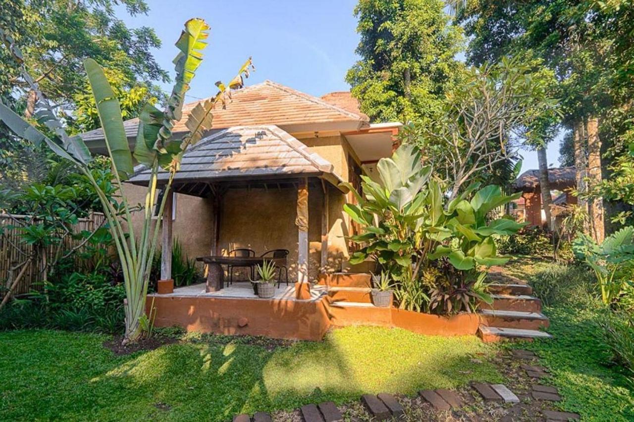 Shanti Toya Ashram Mambat Extérieur photo